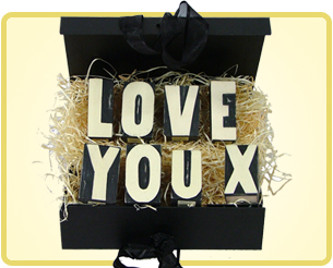 Love You / Kiss Hamper Box Love You / Kiss Hamper Box